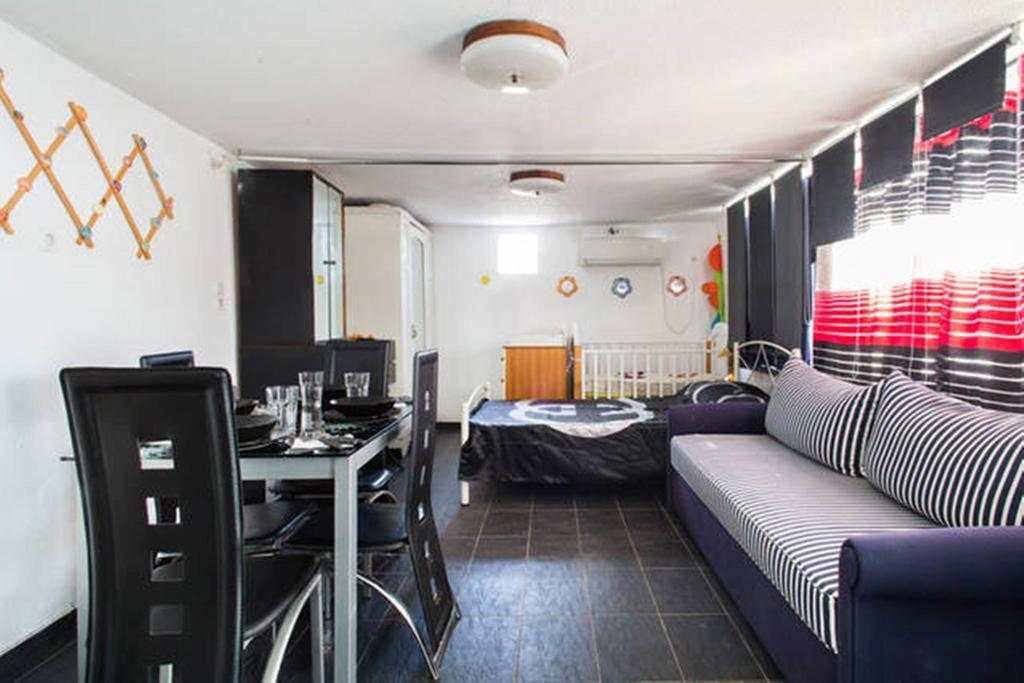 Wavedance Accommodation Salamina Esterno foto
