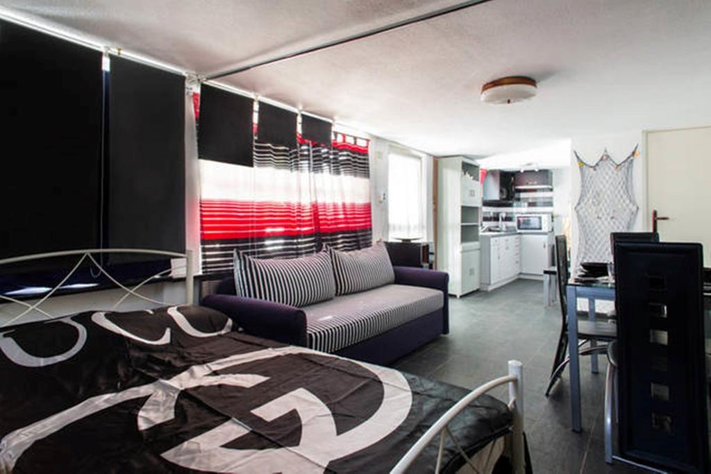 Wavedance Accommodation Salamina Esterno foto