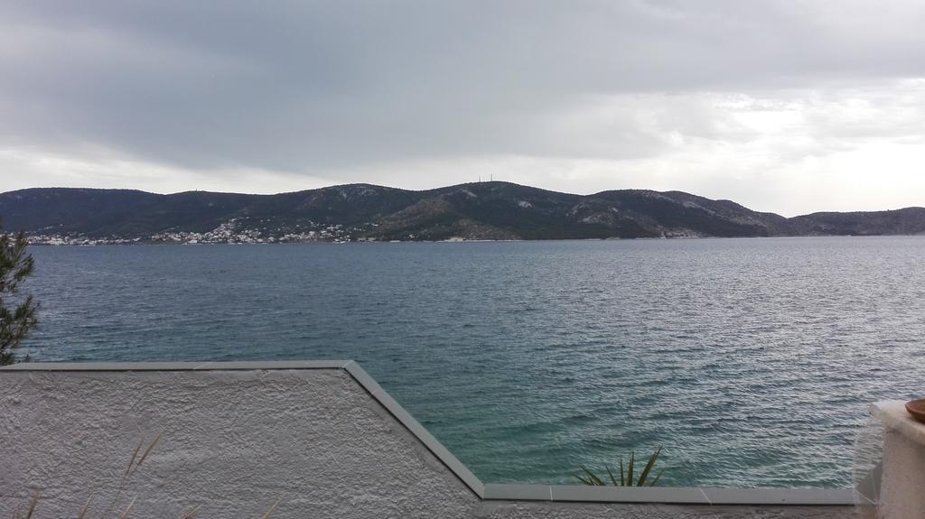 Wavedance Accommodation Salamina Esterno foto