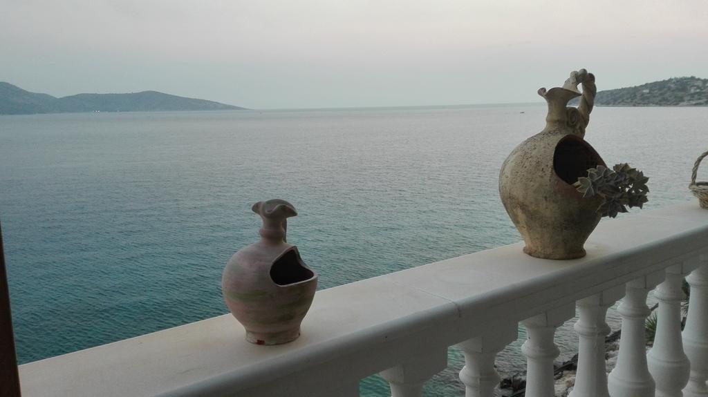 Wavedance Accommodation Salamina Esterno foto